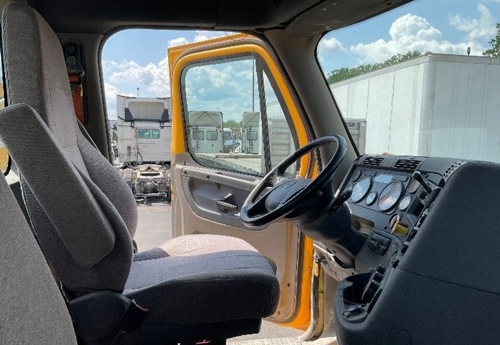 Day Cab Tractor-Heavy Duty Tractors-Freightliner-2019-Cascadia 11364ST-Kansas City-MO-209,526\n\t\tmiles-$ 47,750 - Image 13