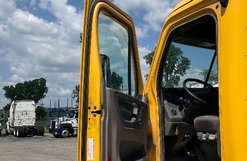 Day Cab Tractor-Heavy Duty Tractors-Freightliner-2019-Cascadia 11364ST-Kansas City-MO-209,526\n\t\tmiles-$ 47,750 - Image 9