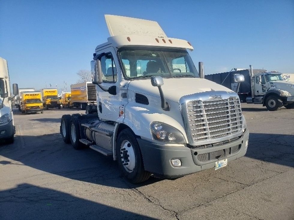 Day Cab Tractor-Heavy Duty Tractors-Freightliner-2019-Cascadia 11364ST-Kansas City-MO-422,744\n\t\tmiles-$ 44,000 - Image 1