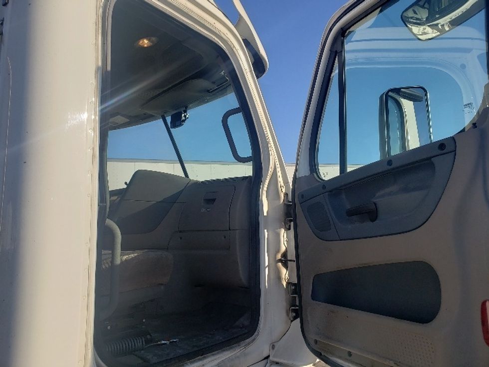Day Cab Tractor-Heavy Duty Tractors-Freightliner-2019-Cascadia 11364ST-Kansas City-MO-422,744\n\t\tmiles-$ 44,000 - Image 12