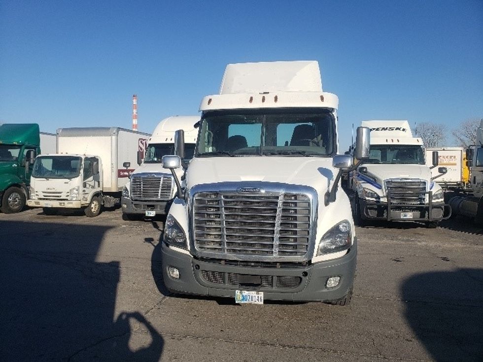 Day Cab Tractor-Heavy Duty Tractors-Freightliner-2019-Cascadia 11364ST-Kansas City-MO-422,744\n\t\tmiles-$ 44,000 - Image 2