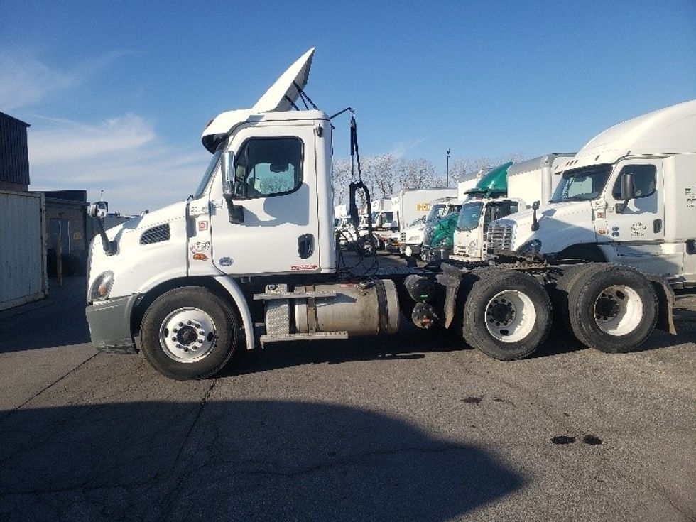 Day Cab Tractor-Heavy Duty Tractors-Freightliner-2019-Cascadia 11364ST-Kansas City-MO-422,744\n\t\tmiles-$ 44,000 - Image 4