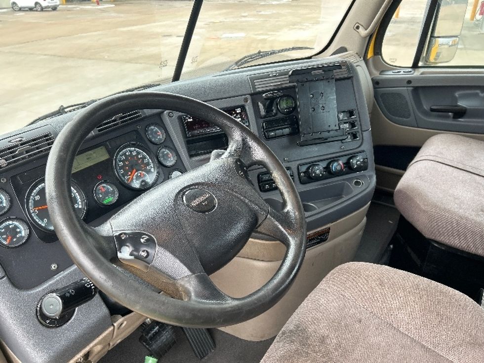 Day Cab Tractor-Heavy Duty Tractors-Freightliner-2019-Cascadia 11364ST-Katy-TX-383,617\n\t\tmiles-$ 35,500 - Image 10