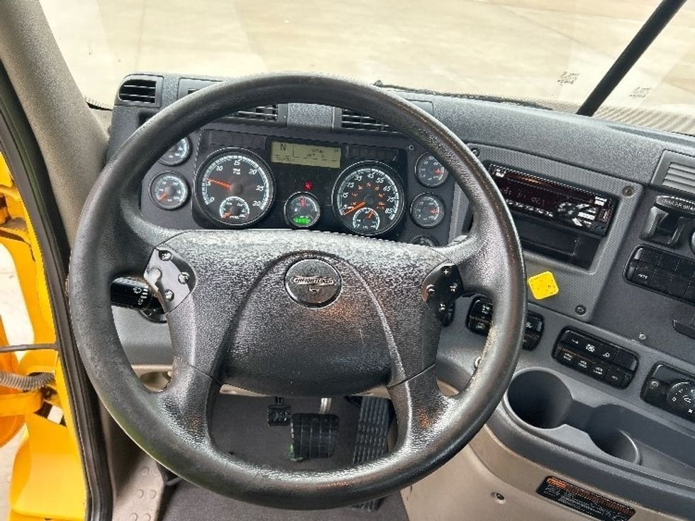 Day Cab Tractor-Heavy Duty Tractors-Freightliner-2019-Cascadia 11364ST-Katy-TX-383,617\n\t\tmiles-$ 35,500 - Image 11