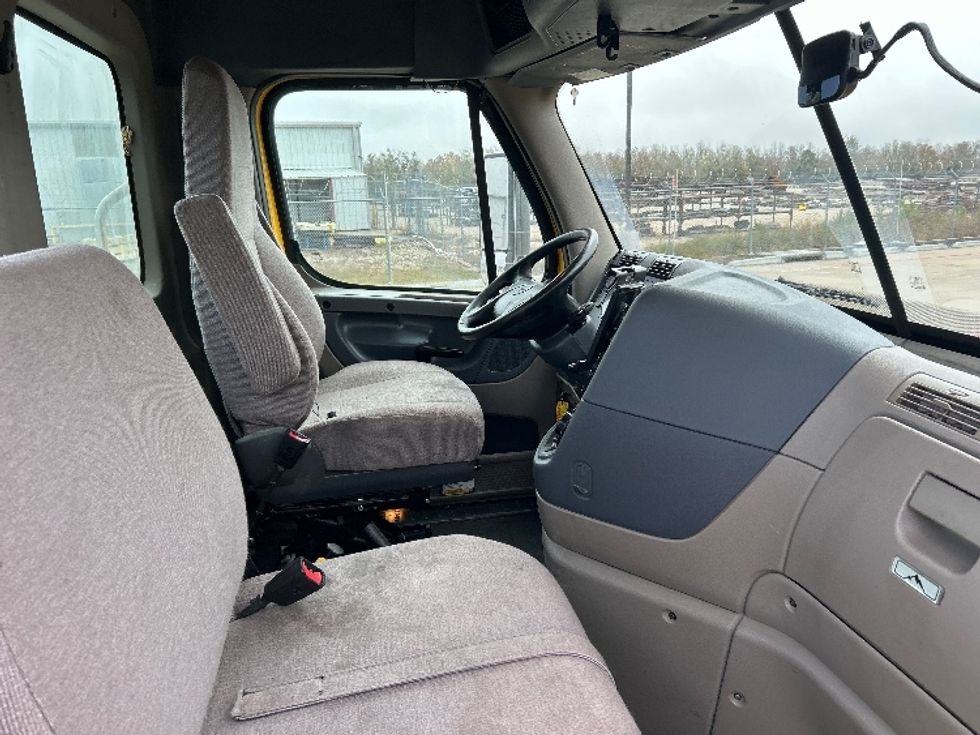 Day Cab Tractor-Heavy Duty Tractors-Freightliner-2019-Cascadia 11364ST-Katy-TX-383,617\n\t\tmiles-$ 35,500 - Image 14