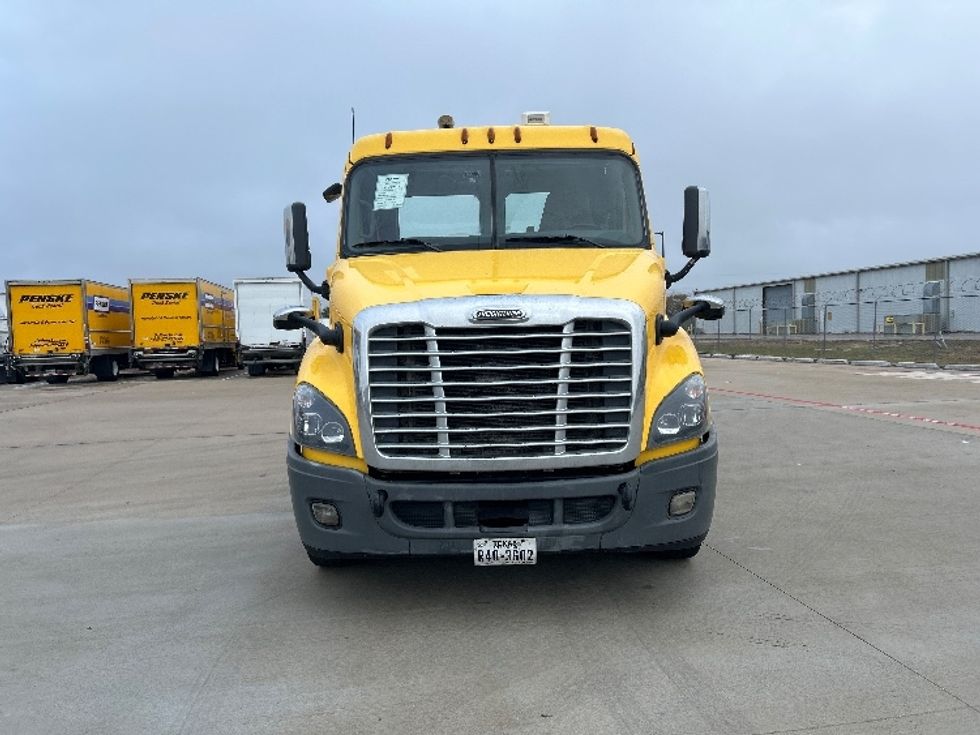Day Cab Tractor-Heavy Duty Tractors-Freightliner-2019-Cascadia 11364ST-Katy-TX-383,617\n\t\tmiles-$ 35,500 - Image 2