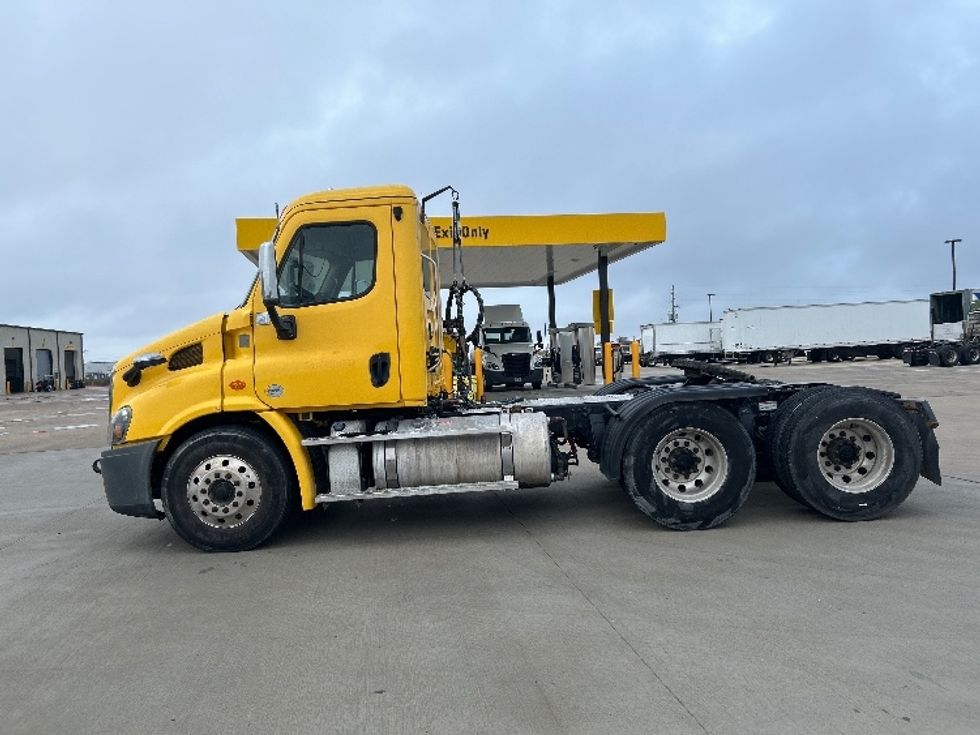 Day Cab Tractor-Heavy Duty Tractors-Freightliner-2019-Cascadia 11364ST-Katy-TX-383,617\n\t\tmiles-$ 35,500 - Image 4