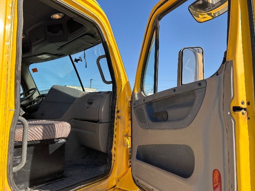 Day Cab Tractor-Heavy Duty Tractors-Freightliner-2019-Cascadia 11364ST-Katy-TX-400,164\n\t\tmiles-$ 37,500 - Image 12