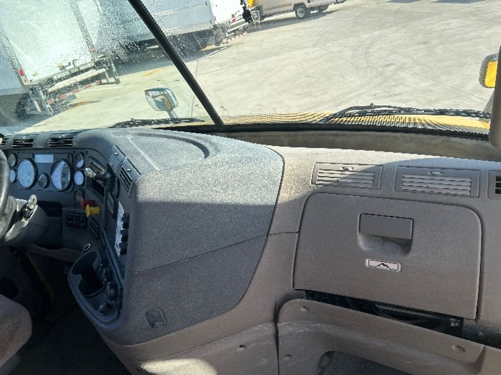 Day Cab Tractor-Heavy Duty Tractors-Freightliner-2019-Cascadia 11364ST-Katy-TX-400,164\n\t\tmiles-$ 37,500 - Image 13