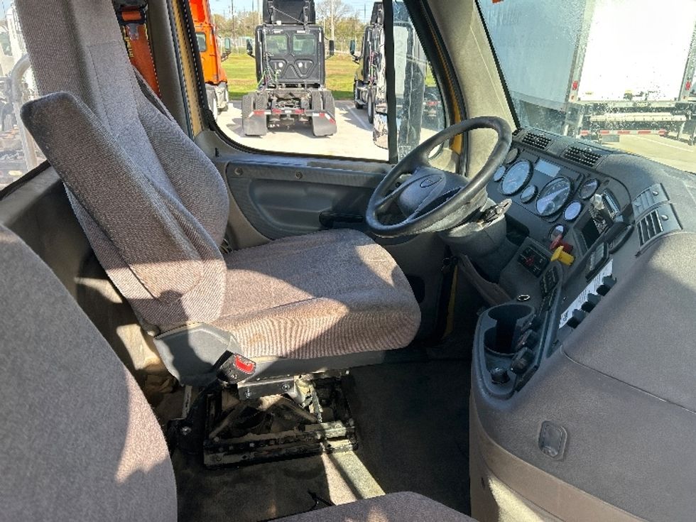 Day Cab Tractor-Heavy Duty Tractors-Freightliner-2019-Cascadia 11364ST-Katy-TX-400,164\n\t\tmiles-$ 37,500 - Image 14