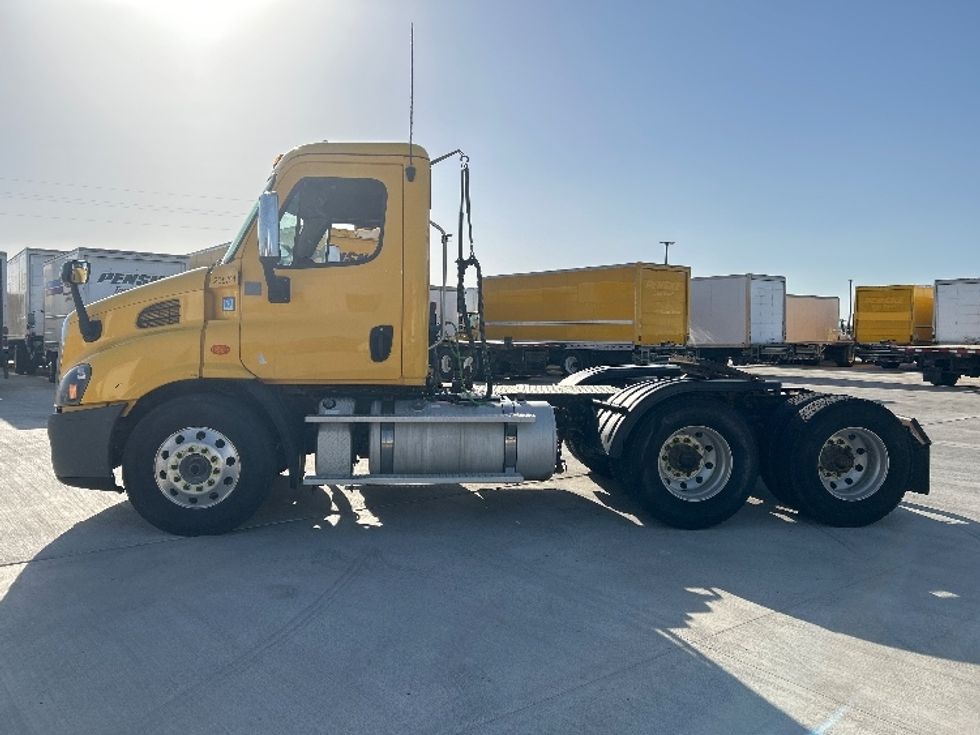 Day Cab Tractor-Heavy Duty Tractors-Freightliner-2019-Cascadia 11364ST-Katy-TX-400,164\n\t\tmiles-$ 37,500 - Image 4