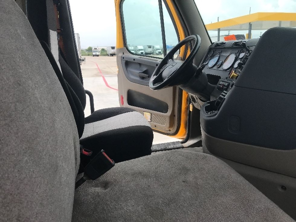 Day Cab Tractor-Heavy Duty Tractors-Freightliner-2019-Cascadia 11364ST-Katy-TX-474,374\n\t\tmiles-$ 33,250 - Image 14
