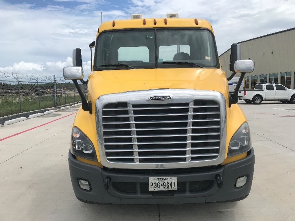 Day Cab Tractor-Heavy Duty Tractors-Freightliner-2019-Cascadia 11364ST-Katy-TX-474,374\n\t\tmiles-$ 33,250 - Image 2