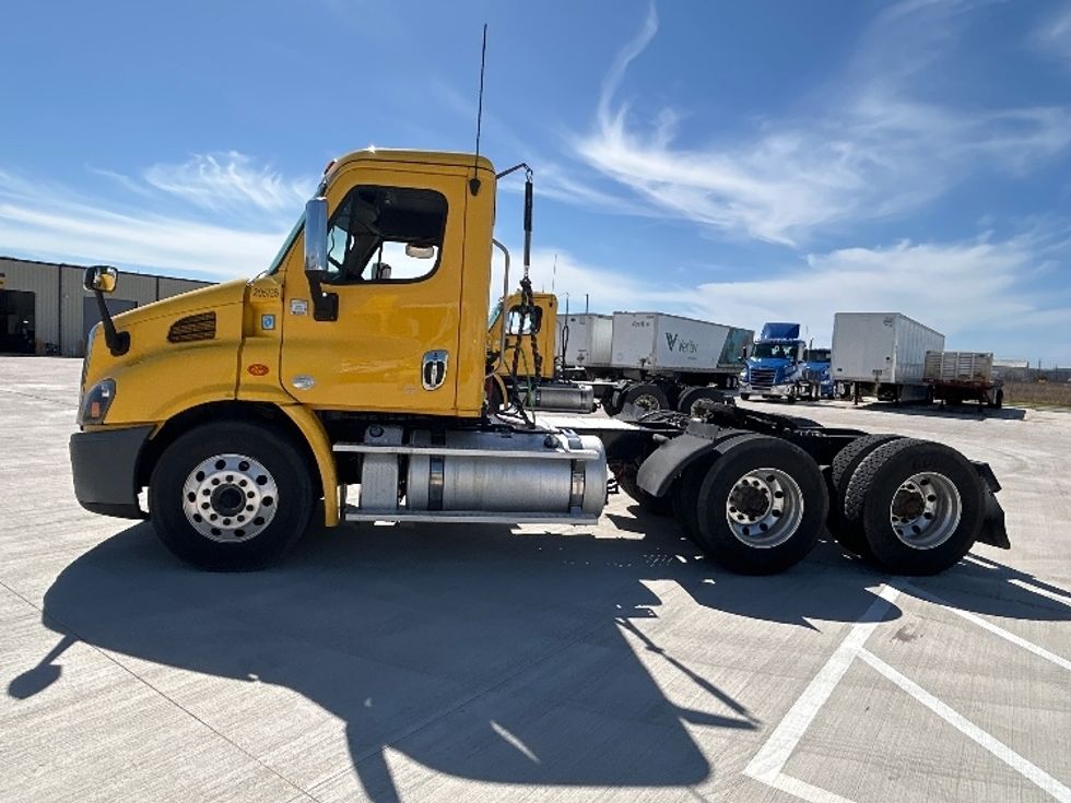 Day Cab Tractor-Heavy Duty Tractors-Freightliner-2019-Cascadia 11364ST-Katy-TX-478,074\n\t\tmiles-$ 38,250 - Image 4