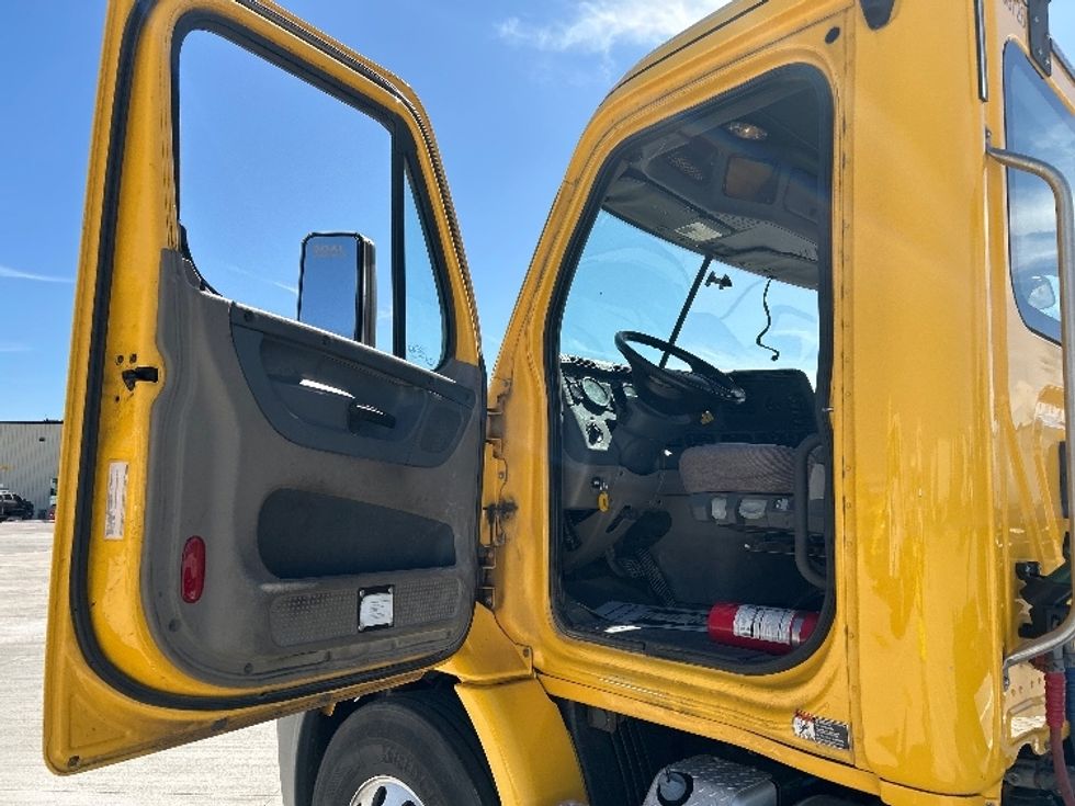 Day Cab Tractor-Heavy Duty Tractors-Freightliner-2019-Cascadia 11364ST-Katy-TX-478,074\n\t\tmiles-$ 38,250 - Image 9