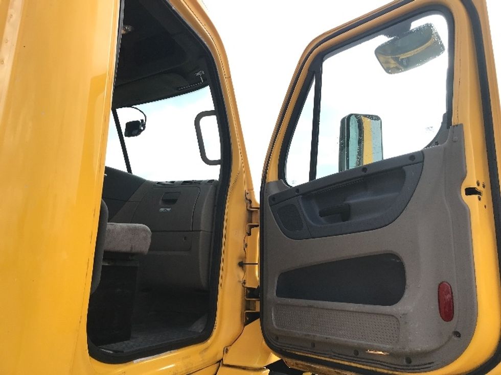 Day Cab Tractor-Heavy Duty Tractors-Freightliner-2019-Cascadia 11364ST-Katy-TX-481,560\n\t\tmiles-$ 36,000 - Image 12