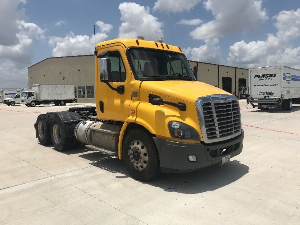 Day Cab Tractor-Heavy Duty Tractors-Freightliner-2019-Cascadia 11364ST-Katy-TX-526,147\n\t\tmiles-$ 29,000 - Image 1
