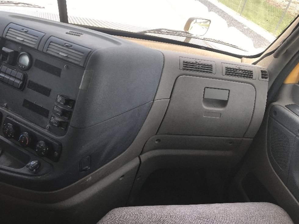 Day Cab Tractor-Heavy Duty Tractors-Freightliner-2019-Cascadia 11364ST-Katy-TX-526,147\n\t\tmiles-$ 29,000 - Image 13