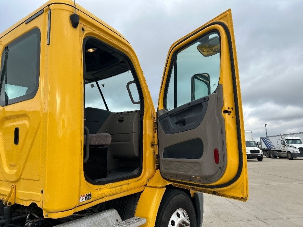 Day Cab Tractor-Heavy Duty Tractors-Freightliner-2019-Cascadia 11364ST-Katy-TX-547,513\n\t\tmiles-$ 25,500 - Image 12