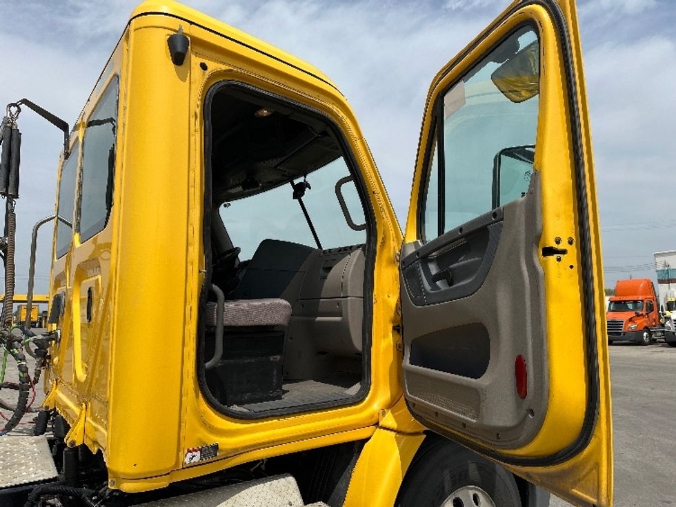 Day Cab Tractor-Heavy Duty Tractors-Freightliner-2019-Cascadia 11364ST-Katy-TX-586,426\n\t\tmiles-$ 25,000 - Image 12