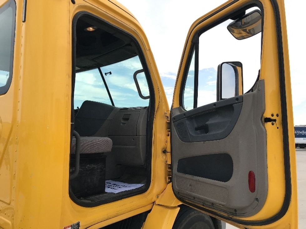 Day Cab Tractor-Heavy Duty Tractors-Freightliner-2019-Cascadia 11364ST-Katy-TX-612,101\n\t\tmiles-$ 27,500 - Image 12