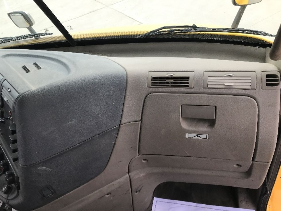 Day Cab Tractor-Heavy Duty Tractors-Freightliner-2019-Cascadia 11364ST-Katy-TX-612,101\n\t\tmiles-$ 27,500 - Image 13