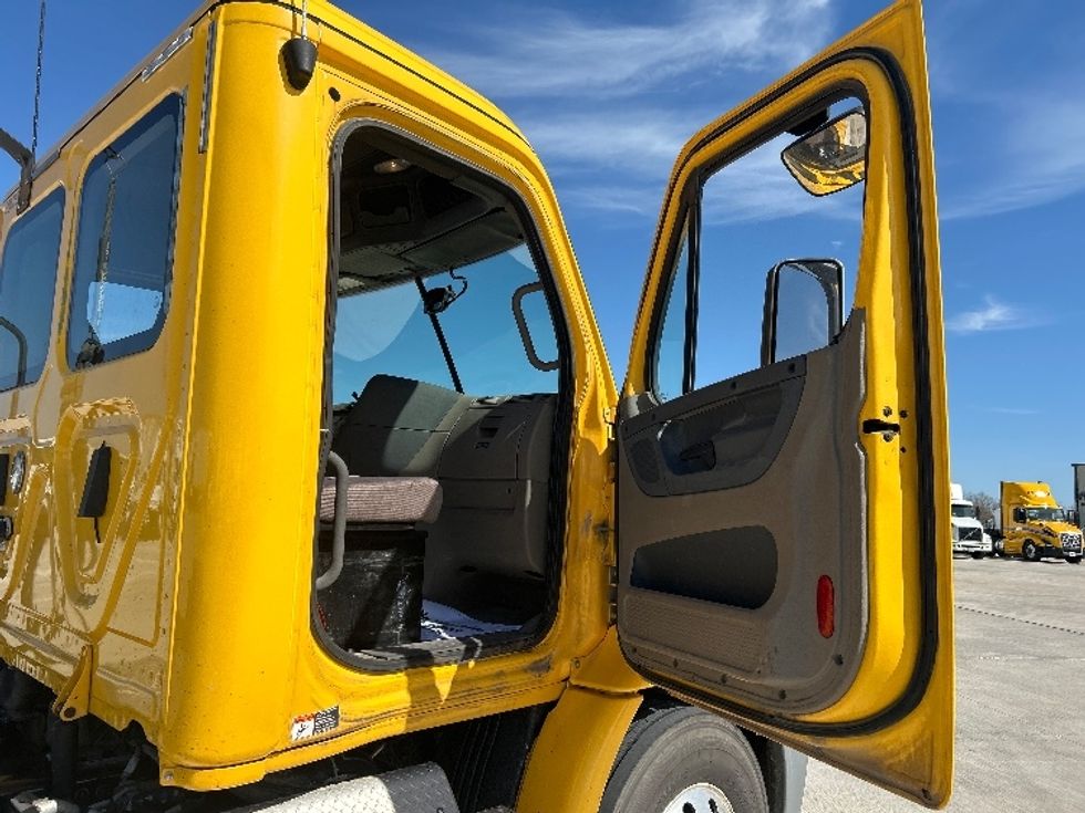 Day Cab Tractor-Heavy Duty Tractors-Freightliner-2019-Cascadia 11364ST-Katy-TX-659,811\n\t\tmiles-$ 27,500 - Image 12