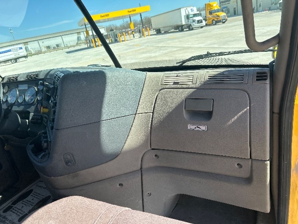 Day Cab Tractor-Heavy Duty Tractors-Freightliner-2019-Cascadia 11364ST-Katy-TX-659,811\n\t\tmiles-$ 27,500 - Image 13