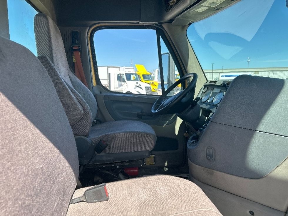 Day Cab Tractor-Heavy Duty Tractors-Freightliner-2019-Cascadia 11364ST-Katy-TX-659,811\n\t\tmiles-$ 27,500 - Image 14