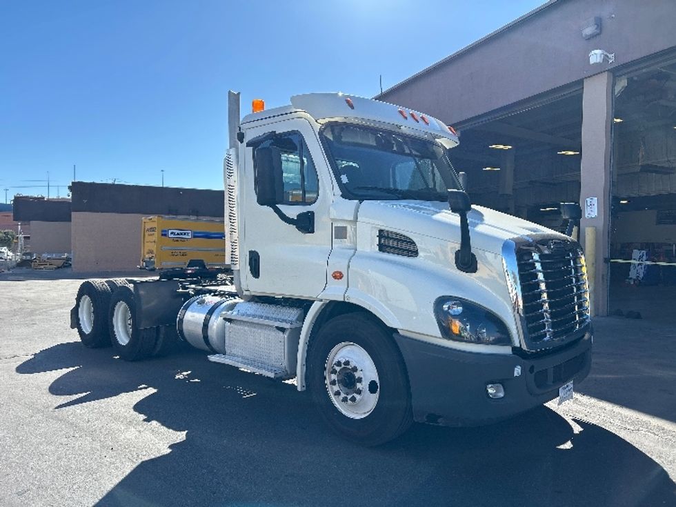 Day Cab Tractor-Heavy Duty Tractors-Freightliner-2019-Cascadia 11364ST-Las Vegas-NV-130,755\n\t\tmiles-$ 56,500 - Image 1