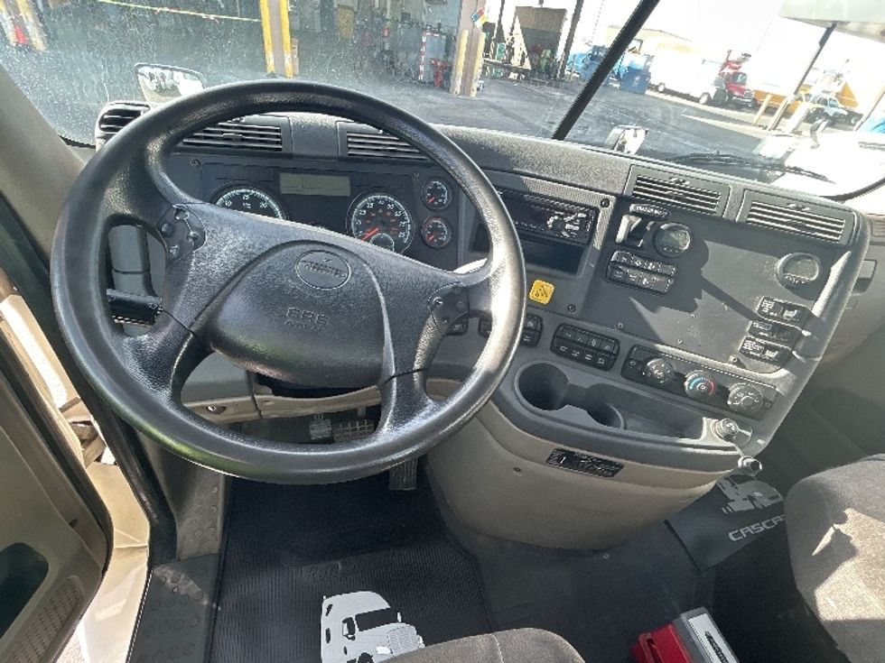 Day Cab Tractor-Heavy Duty Tractors-Freightliner-2019-Cascadia 11364ST-Las Vegas-NV-130,755\n\t\tmiles-$ 56,500 - Image 11
