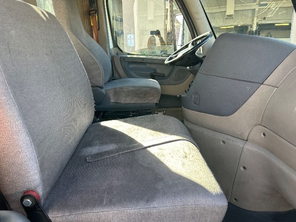 Day Cab Tractor-Heavy Duty Tractors-Freightliner-2019-Cascadia 11364ST-Las Vegas-NV-130,755\n\t\tmiles-$ 56,500 - Image 14