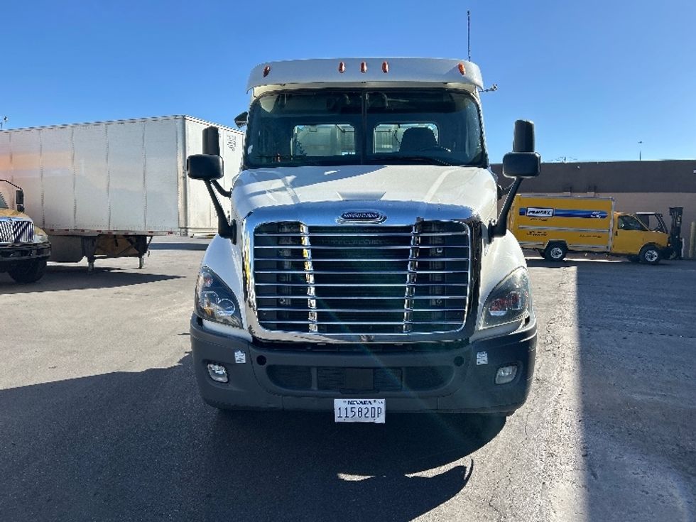 Day Cab Tractor-Heavy Duty Tractors-Freightliner-2019-Cascadia 11364ST-Las Vegas-NV-130,755\n\t\tmiles-$ 56,500 - Image 2
