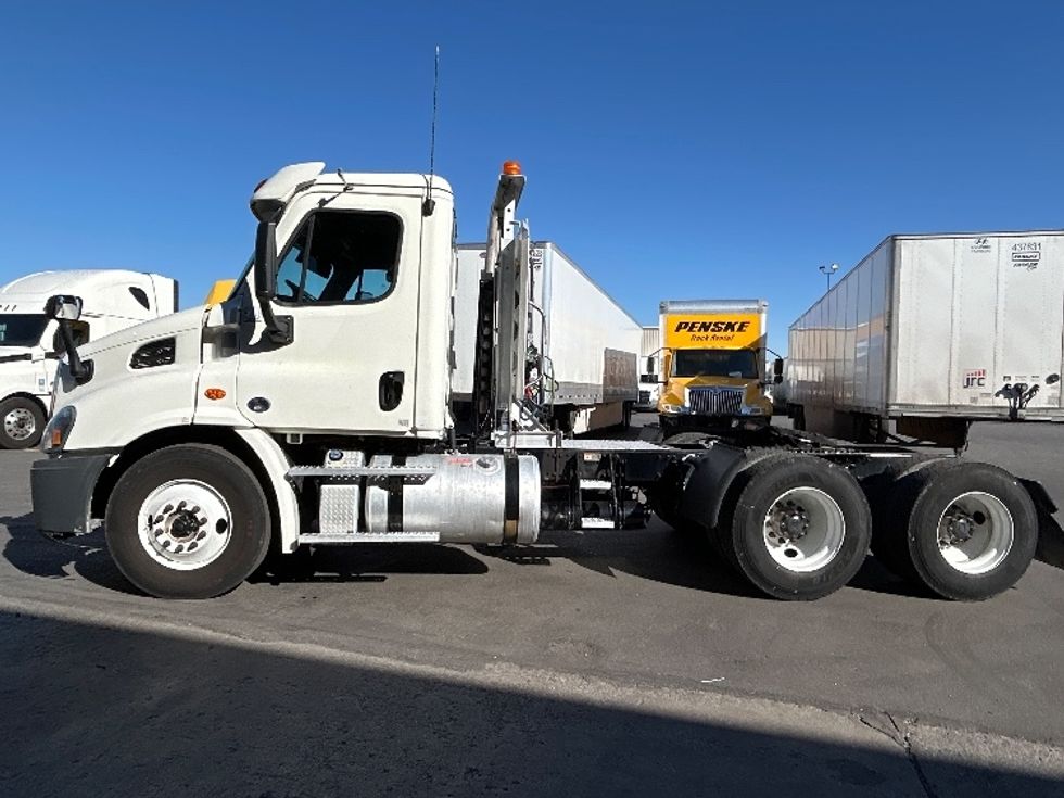 Day Cab Tractor-Heavy Duty Tractors-Freightliner-2019-Cascadia 11364ST-Las Vegas-NV-130,755\n\t\tmiles-$ 56,500 - Image 4