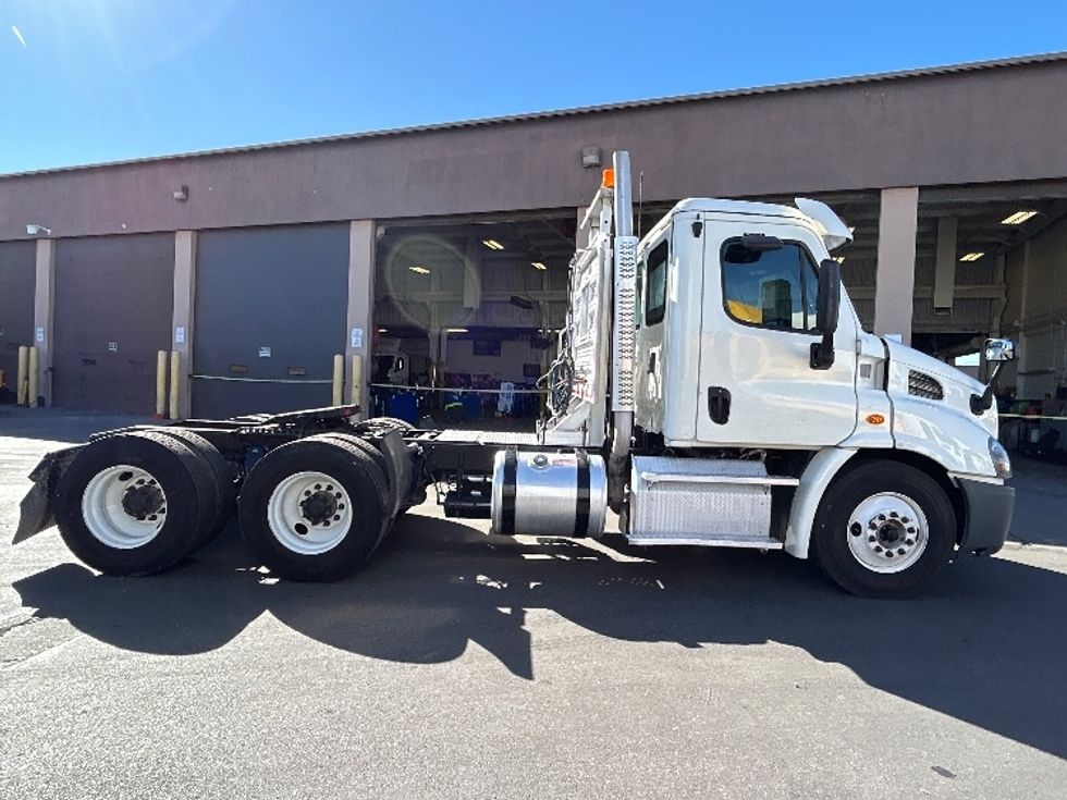 Day Cab Tractor-Heavy Duty Tractors-Freightliner-2019-Cascadia 11364ST-Las Vegas-NV-130,755\n\t\tmiles-$ 56,500 - Image 8