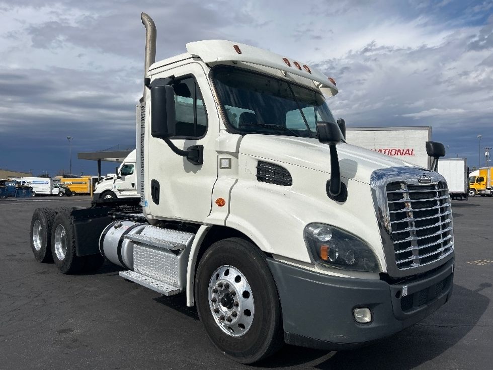 Day Cab Tractor-Heavy Duty Tractors-Freightliner-2019-Cascadia 11364ST-Las Vegas-NV-205,413\n\t\tmiles-$ 52,000 - Image 1