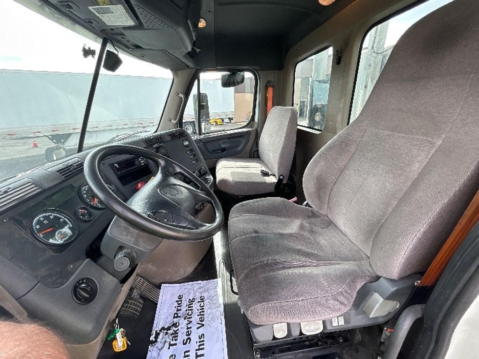 Day Cab Tractor-Heavy Duty Tractors-Freightliner-2019-Cascadia 11364ST-Las Vegas-NV-205,413\n\t\tmiles-$ 52,000 - Image 10