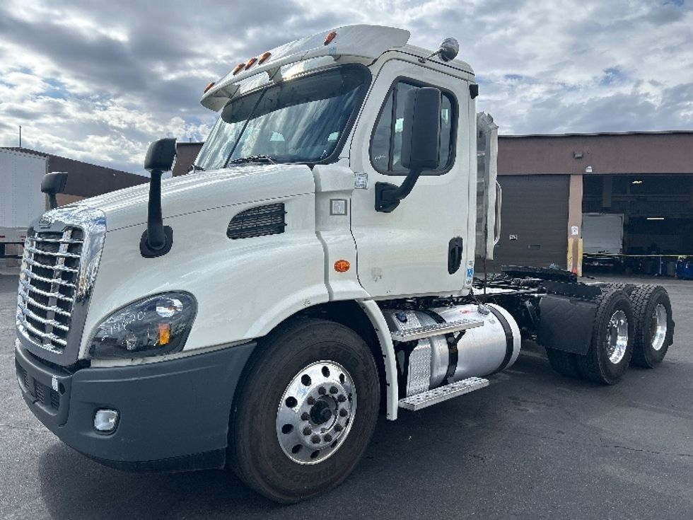 Day Cab Tractor-Heavy Duty Tractors-Freightliner-2019-Cascadia 11364ST-Las Vegas-NV-205,413\n\t\tmiles-$ 52,000 - Image 3