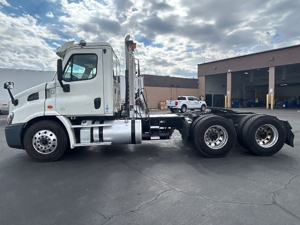 Day Cab Tractor-Heavy Duty Tractors-Freightliner-2019-Cascadia 11364ST-Las Vegas-NV-205,413\n\t\tmiles-$ 52,000 - Image 4