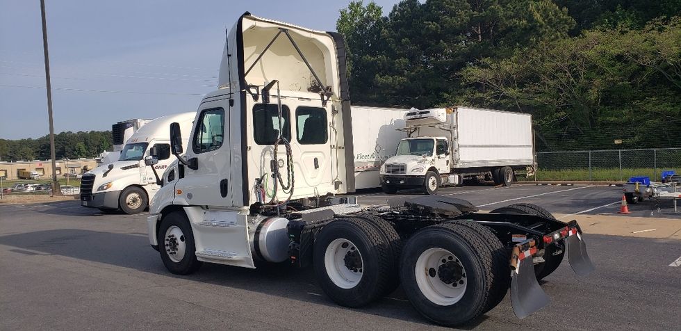 Day Cab Tractor-Heavy Duty Tractors-Freightliner-2019-Cascadia 11364ST-Little Rock-AR-241,883\n\t\tmiles-$ 45,750 - Image 5