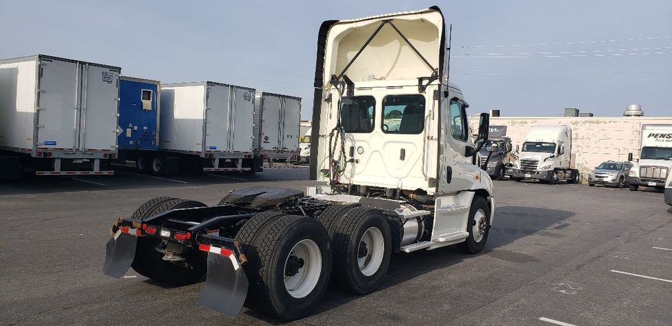Day Cab Tractor-Heavy Duty Tractors-Freightliner-2019-Cascadia 11364ST-Little Rock-AR-241,883\n\t\tmiles-$ 45,750 - Image 7