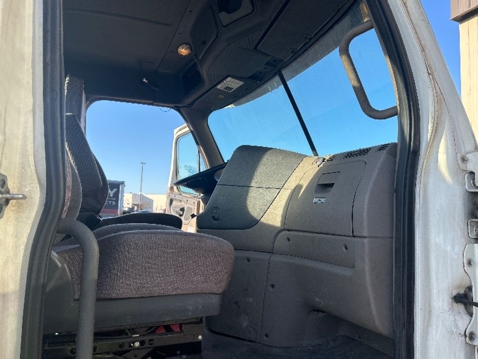 Day Cab Tractor-Heavy Duty Tractors-Freightliner-2019-Cascadia 11364ST-Londonderry-NH-562,429\n\t\tmiles-$ 26,000 - Image 14