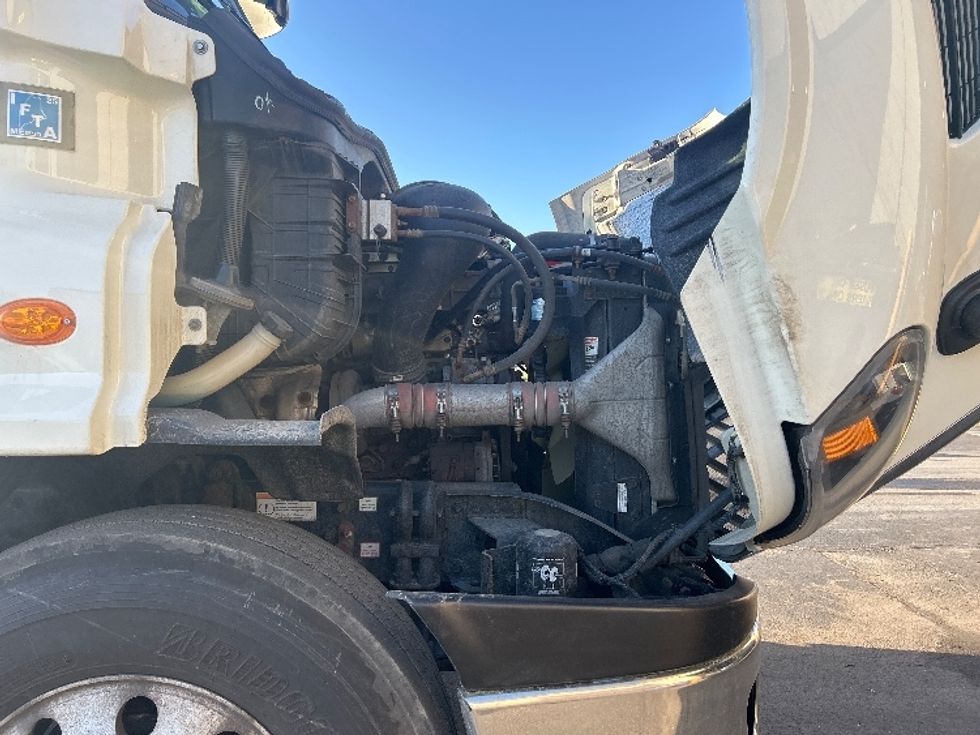 Day Cab Tractor-Heavy Duty Tractors-Freightliner-2019-Cascadia 11364ST-Londonderry-NH-562,429\n\t\tmiles-$ 26,000 - Image 15