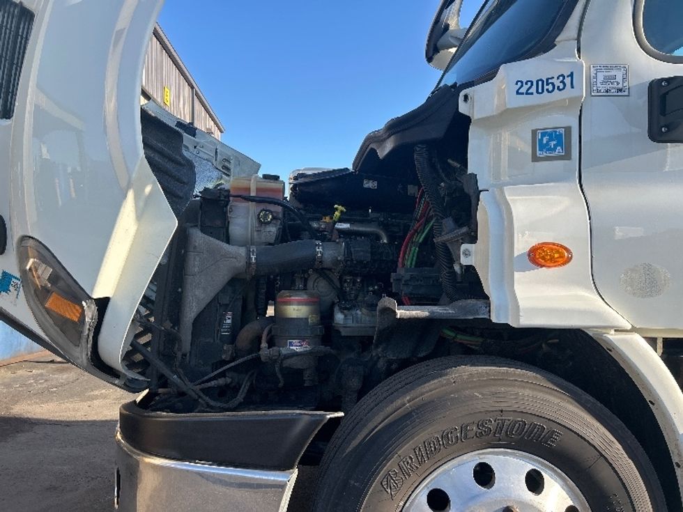 Day Cab Tractor-Heavy Duty Tractors-Freightliner-2019-Cascadia 11364ST-Londonderry-NH-562,429\n\t\tmiles-$ 26,000 - Image 16