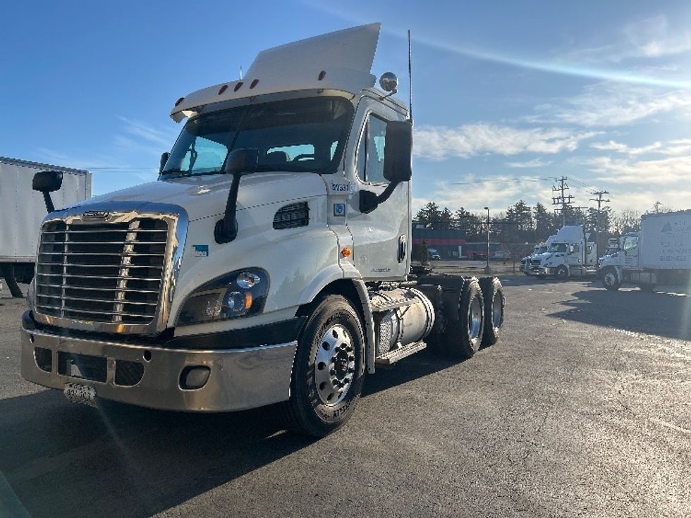 Day Cab Tractor-Heavy Duty Tractors-Freightliner-2019-Cascadia 11364ST-Londonderry-NH-562,429\n\t\tmiles-$ 26,000 - Image 3