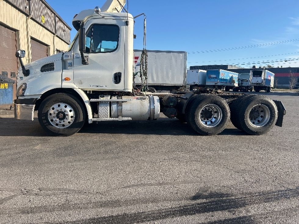 Day Cab Tractor-Heavy Duty Tractors-Freightliner-2019-Cascadia 11364ST-Londonderry-NH-562,429\n\t\tmiles-$ 26,000 - Image 4