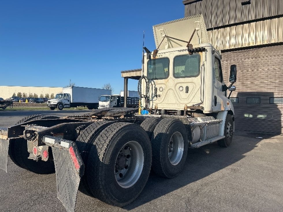 Day Cab Tractor-Heavy Duty Tractors-Freightliner-2019-Cascadia 11364ST-Londonderry-NH-562,429\n\t\tmiles-$ 26,000 - Image 7