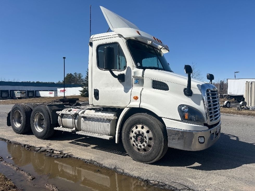 Day Cab Tractor-Heavy Duty Tractors-Freightliner-2019-Cascadia 11364ST-Londonderry-NH-639,097\n\t\tmiles-$ 25,250 - Image 1