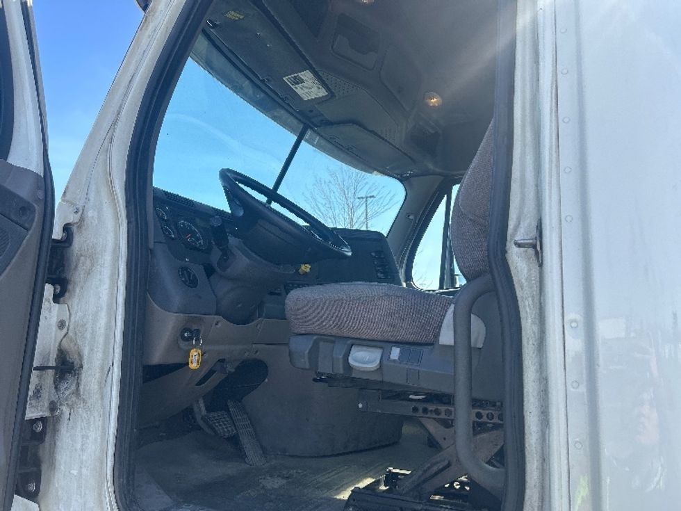 Day Cab Tractor-Heavy Duty Tractors-Freightliner-2019-Cascadia 11364ST-Londonderry-NH-639,097\n\t\tmiles-$ 25,250 - Image 10