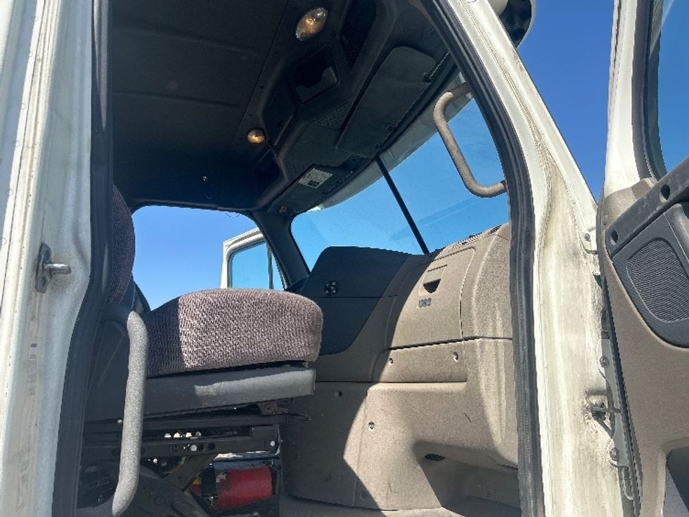 Day Cab Tractor-Heavy Duty Tractors-Freightliner-2019-Cascadia 11364ST-Londonderry-NH-639,097\n\t\tmiles-$ 25,250 - Image 14